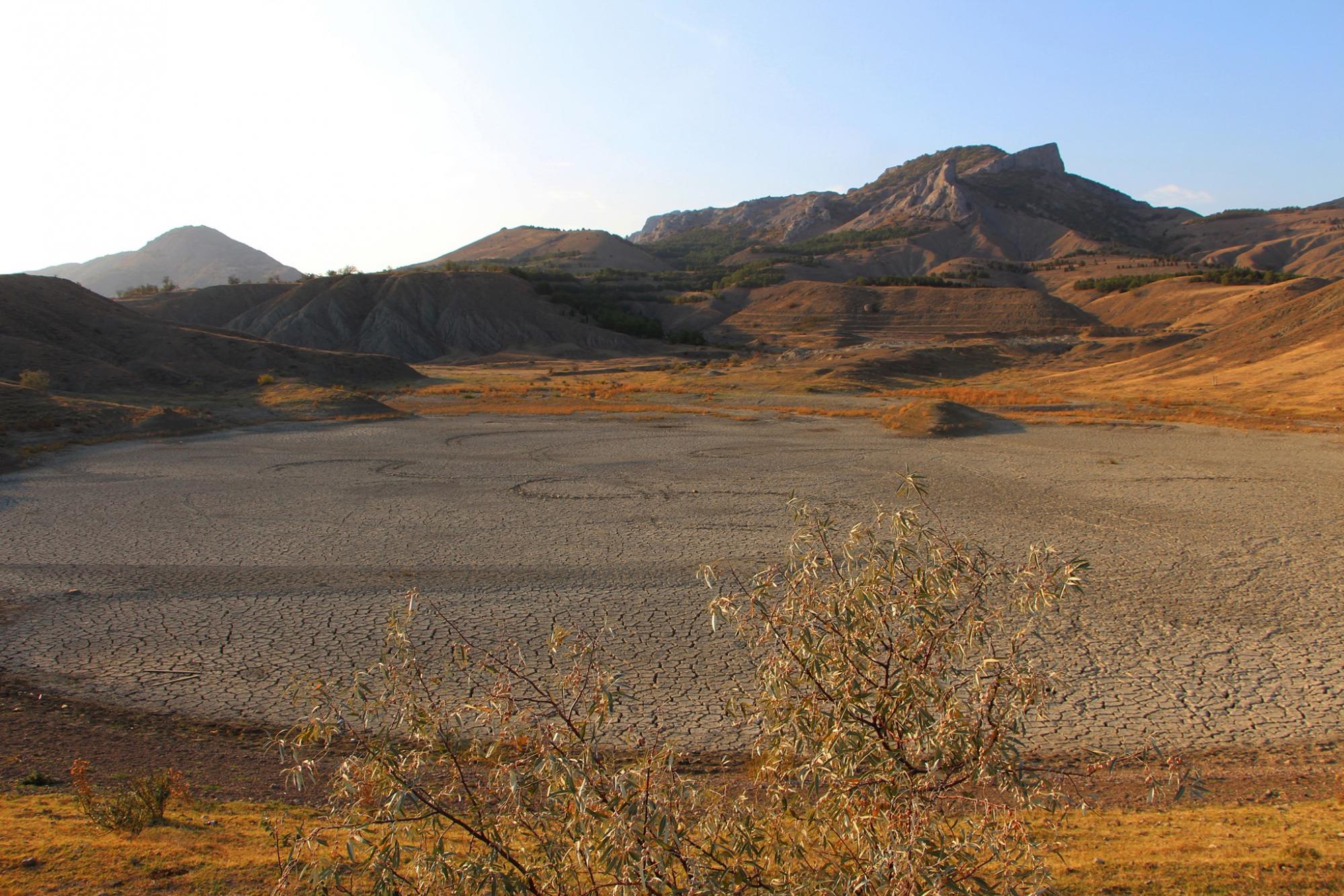 В Крыму навсегда исчезло красивейшее озеро: в сети показали грустные пейзажи