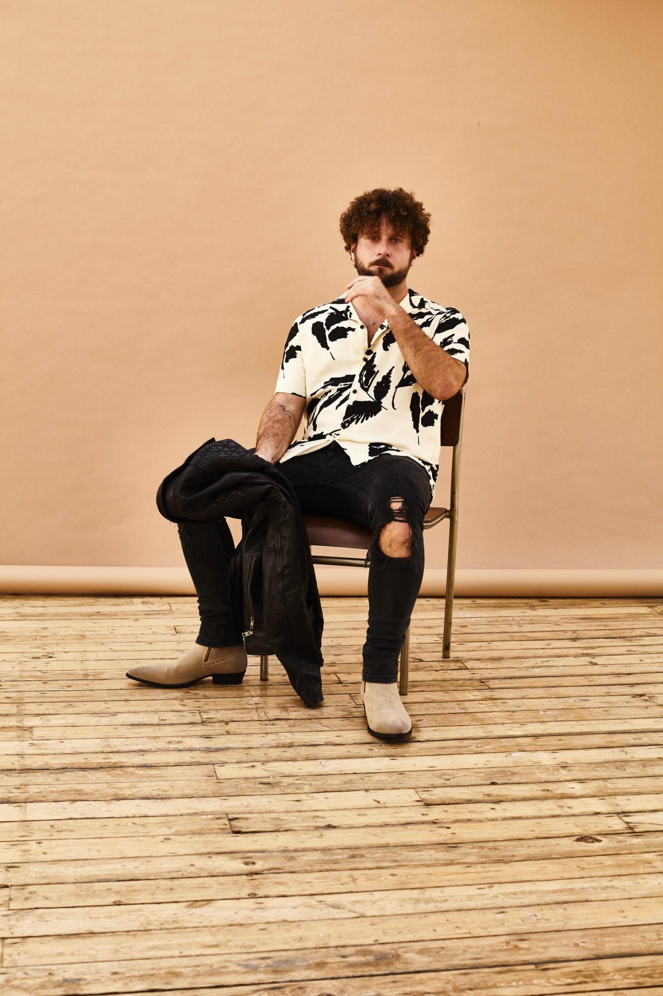 Знаменитий британець Elderbrook їде до Києва: чому він такий популярний?