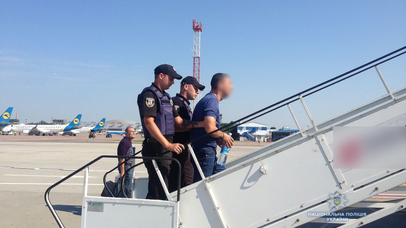 Нацполиция задержала и экстрадировала доверенное лицо "вора в законе"