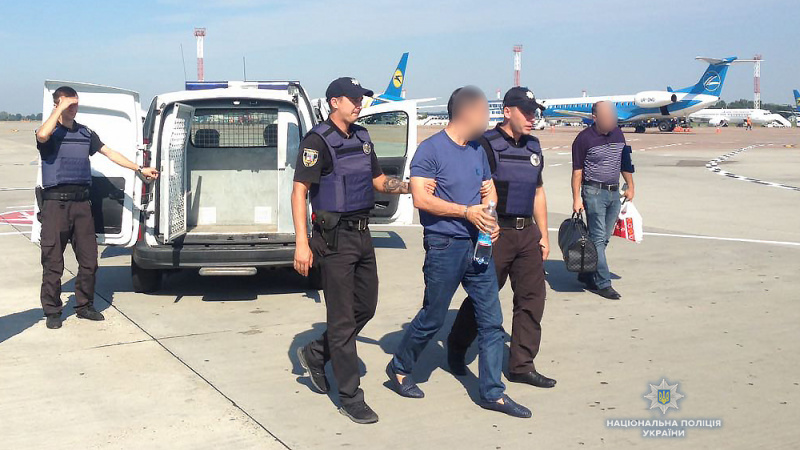 Нацполиция задержала и экстрадировала доверенное лицо "вора в законе"