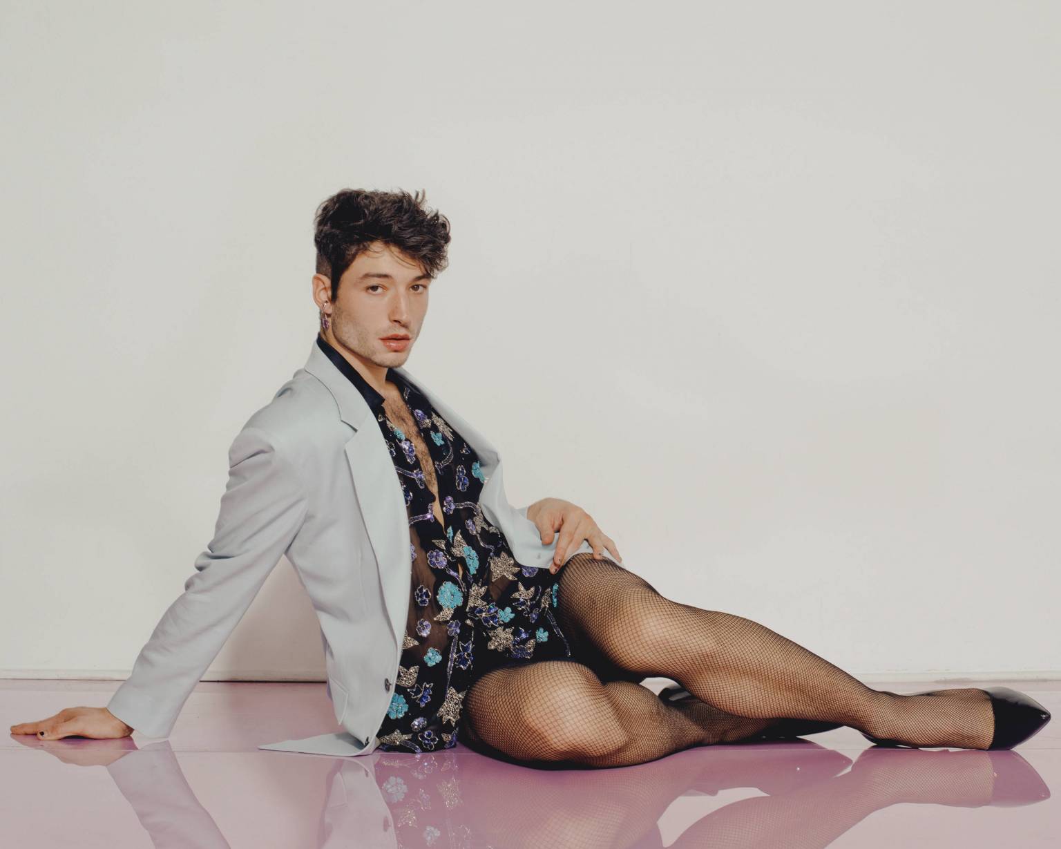 Панчохи, шпильки і мережива: зірка "Фантастичних звірів" знявся для Playboy