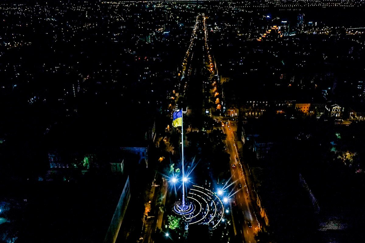 День прапора: промова Зеленського, стяг-рекордсмен і на яких вершинах світу майорить прапор України