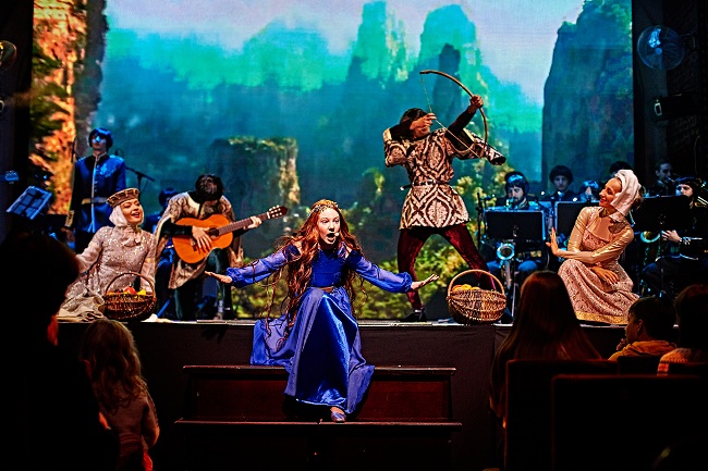 Погружает в сказку: почему стоит пойти с детьми на представление "Лихтариус. Истории оживают"