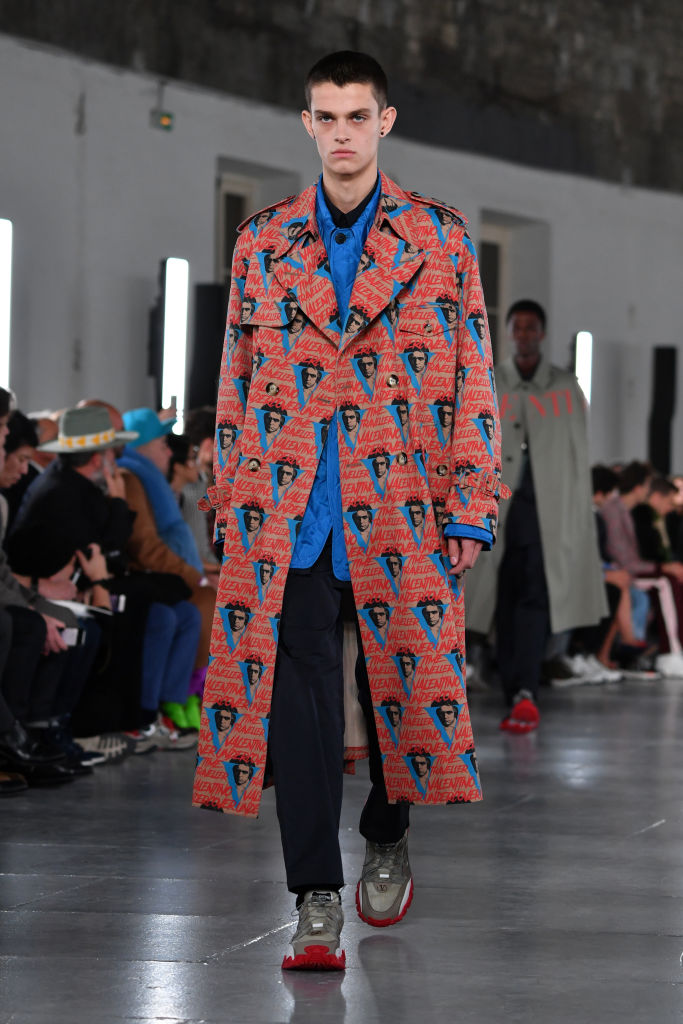 Неделя мужской моды в Париже: мировые кутюрье устроили на подиуме "объемный хаос" (фото)