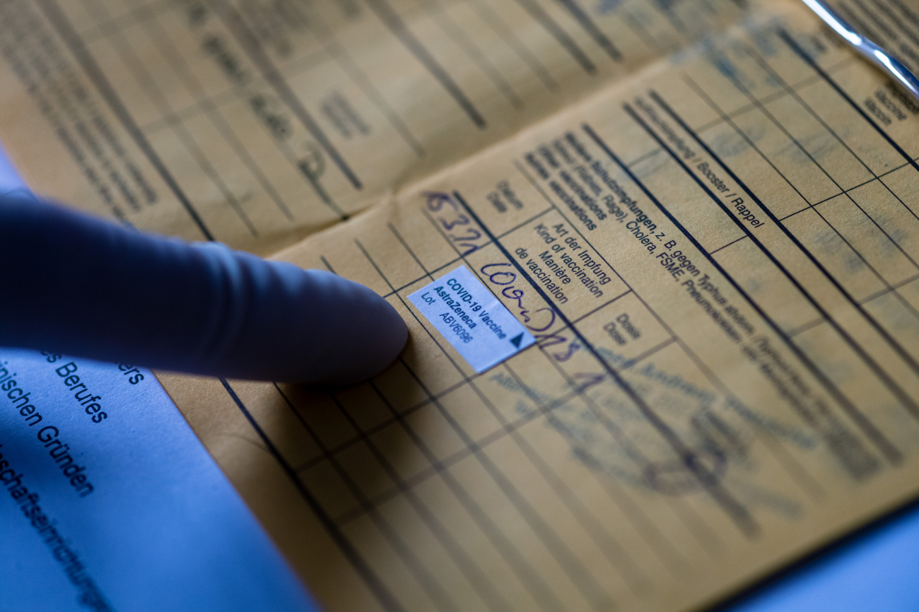 Всем укол. Кого в мире обязали к вакцинации и чего ждать украинцам