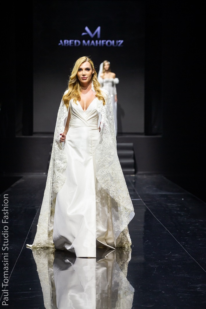 Українка Анна Гомонова блищала на показах моди від кутюр в Луврі (фото)