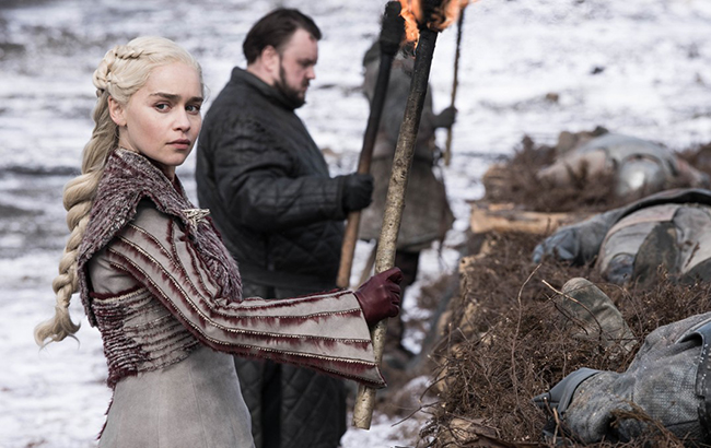 Уволить и заменить: фаны "Игры престолов" в бешенстве из-за финального сезона