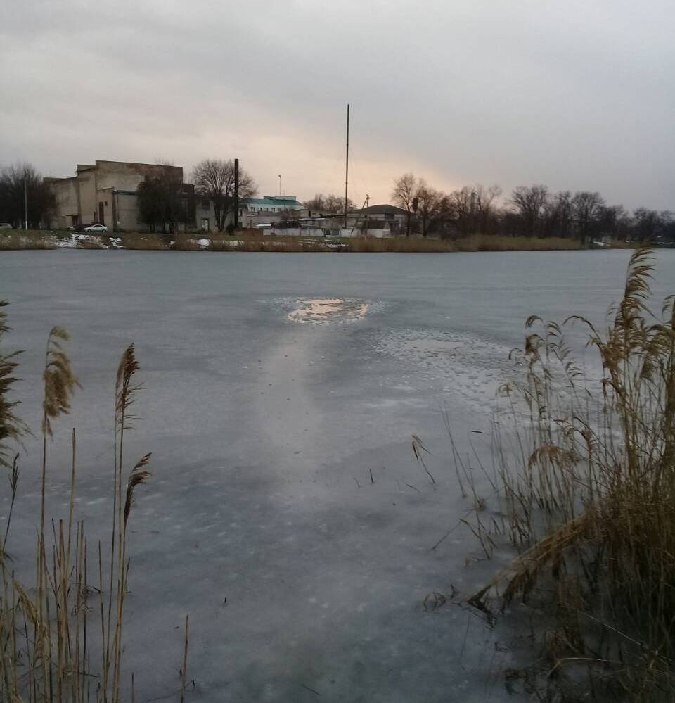 Под Херсоном отец с 5-летним сыном провалились под лед: удалось спасти только одного