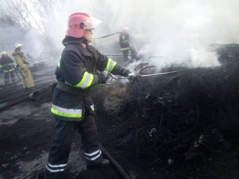 В Черкасах виникла масштабна пожежа
