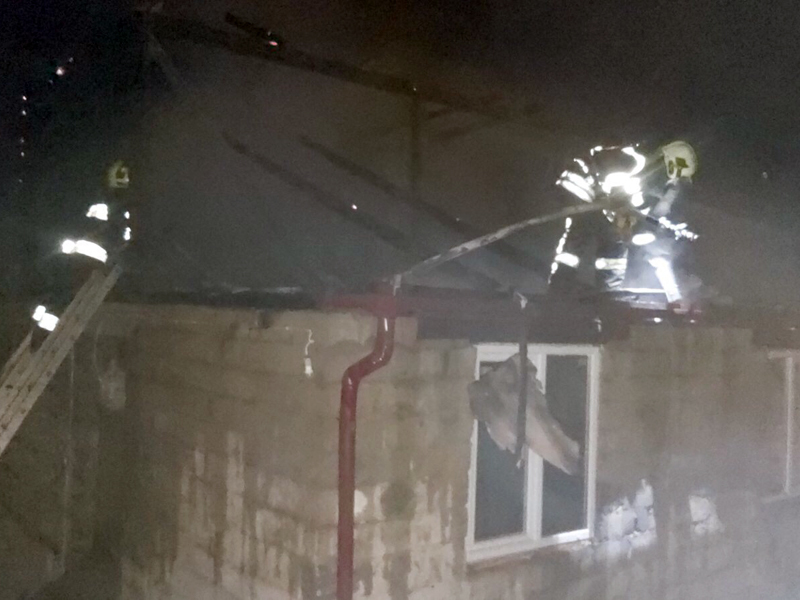 Поки батьки були закордоном: під Ужгородом дитина врятувалася з палаючого будинку