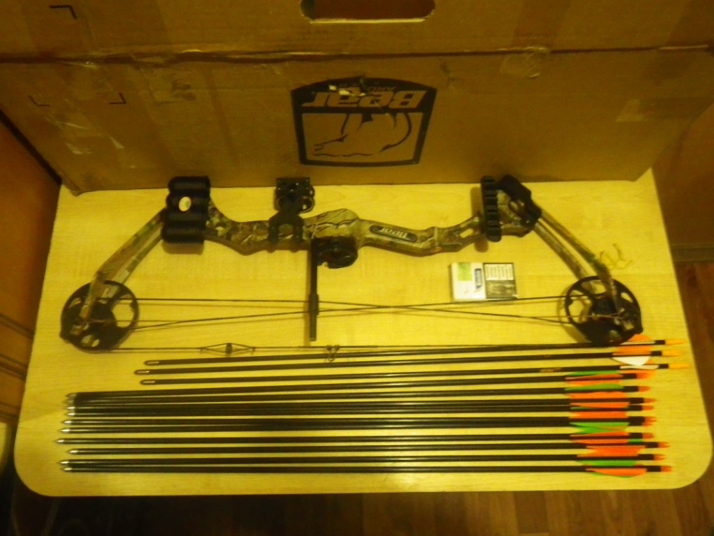 Украинка пыталась провезти через админграницу с Крымом лук и стрелы