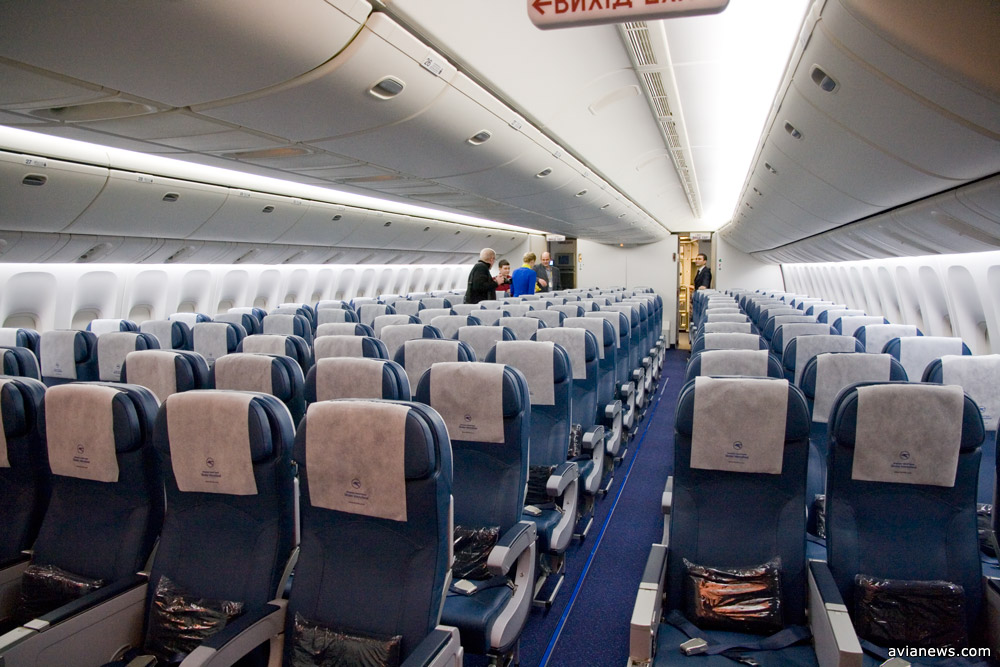 Кресла-кровати и навороченные телевизоры: фото из самолета МАУ поражают