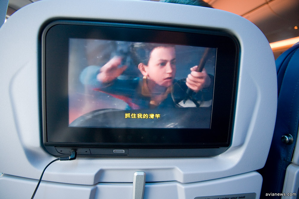 Кресла-кровати и навороченные телевизоры: фото из самолета МАУ поражают