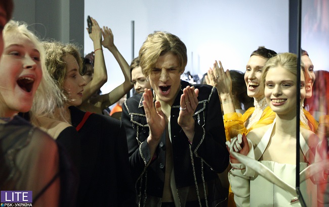 Ради любви: бекстейдж с показа FROLOV и SOVA, вдохновленных творчеством Меркьюри