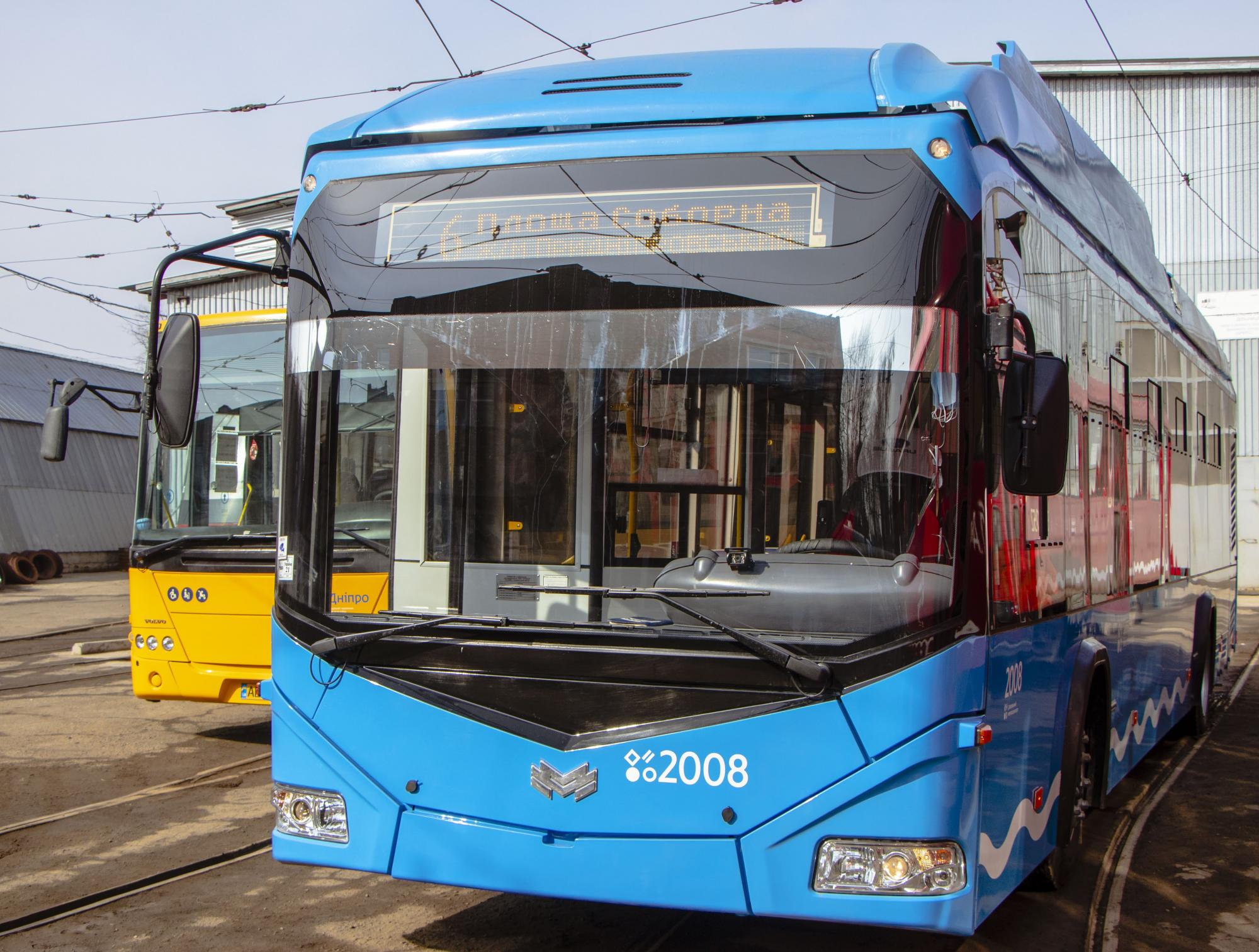 В Днепре забрендировали весь общественный транспорт в одном стиле