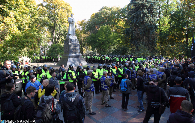 Покров без крови: как правые отметили день УПА и не пошли штурмовать Лавру