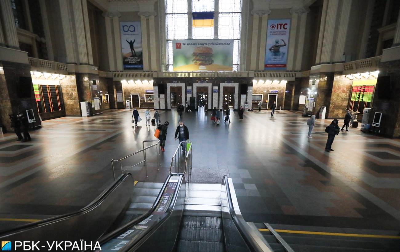 Укрзализныця запустила первые поезда в первый день лета: фото и видео
