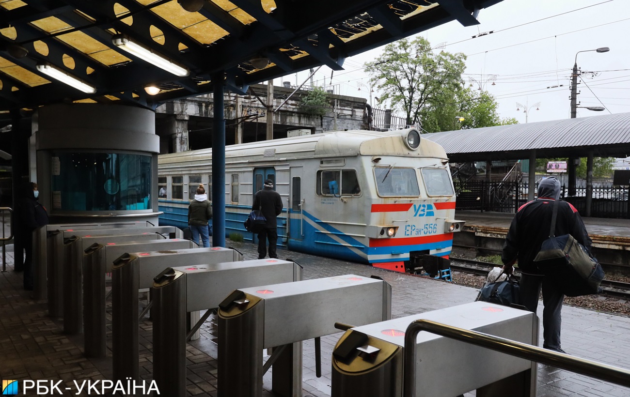 Укрзализныця запустила первые поезда в первый день лета: фото и видео