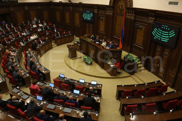 В парламенте Армении проходят дебаты о кандидатуре премьер-министра