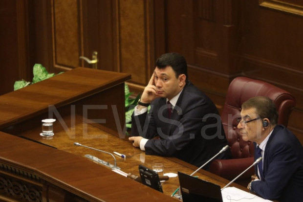 В парламенте Армении проходят дебаты о кандидатуре премьер-министра