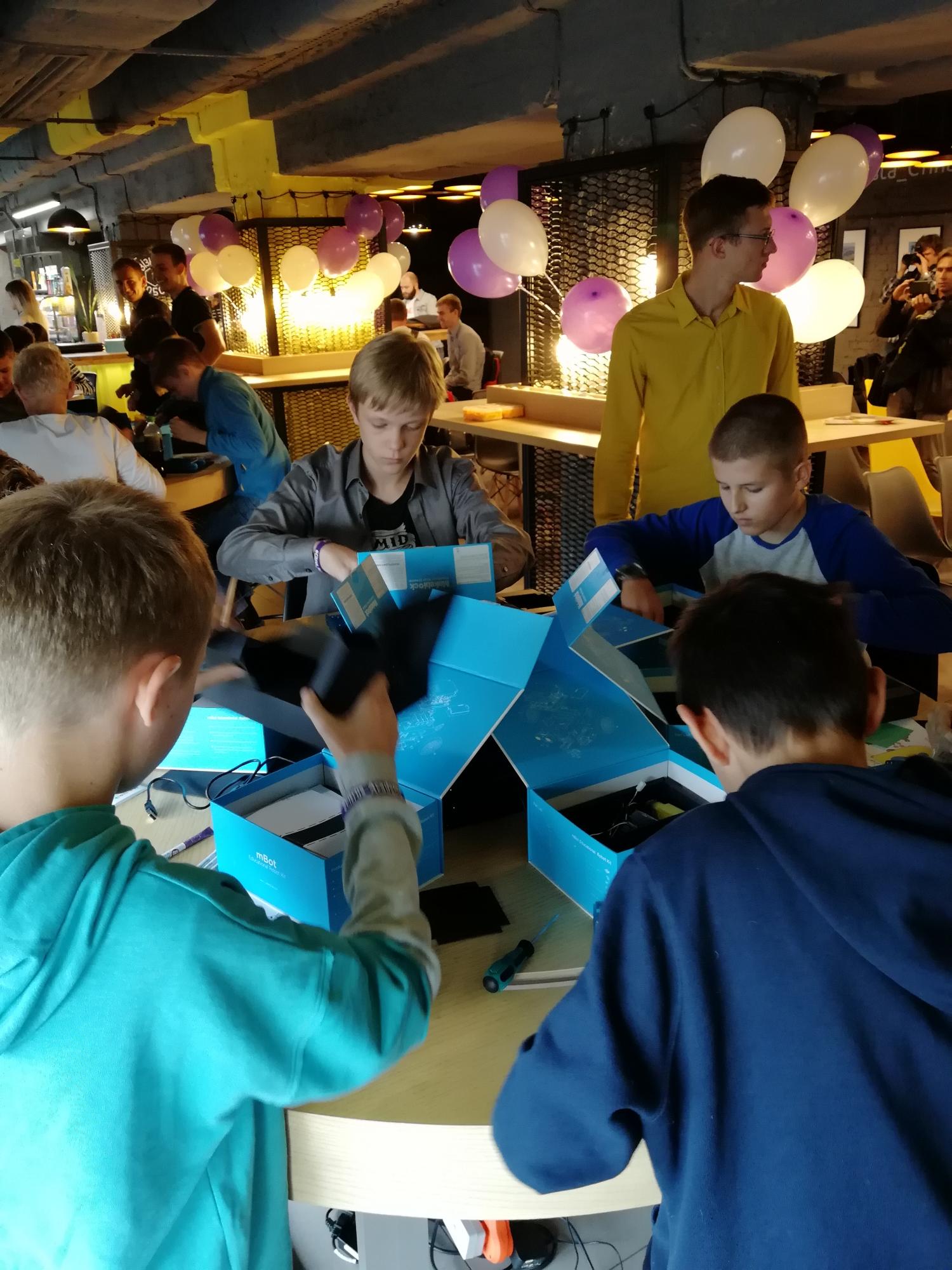 Будущее среди роботов: первая масштабная олимпиада робототехники Asimov Olympics собрала аншлаг в Киевском ЦеХаб