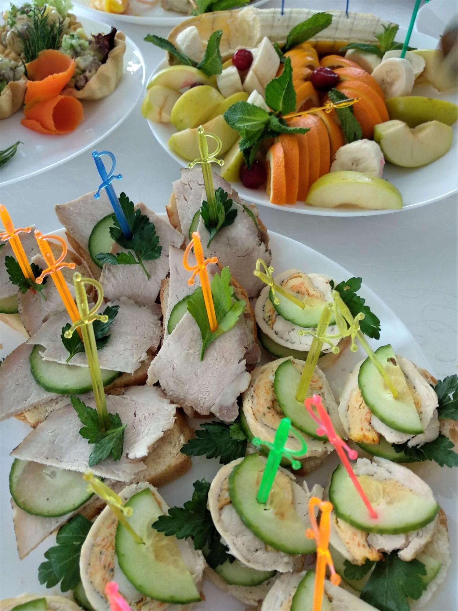 Появились фото блюд из столовой Чернобыля: голубцы и миниатюрные печеньки