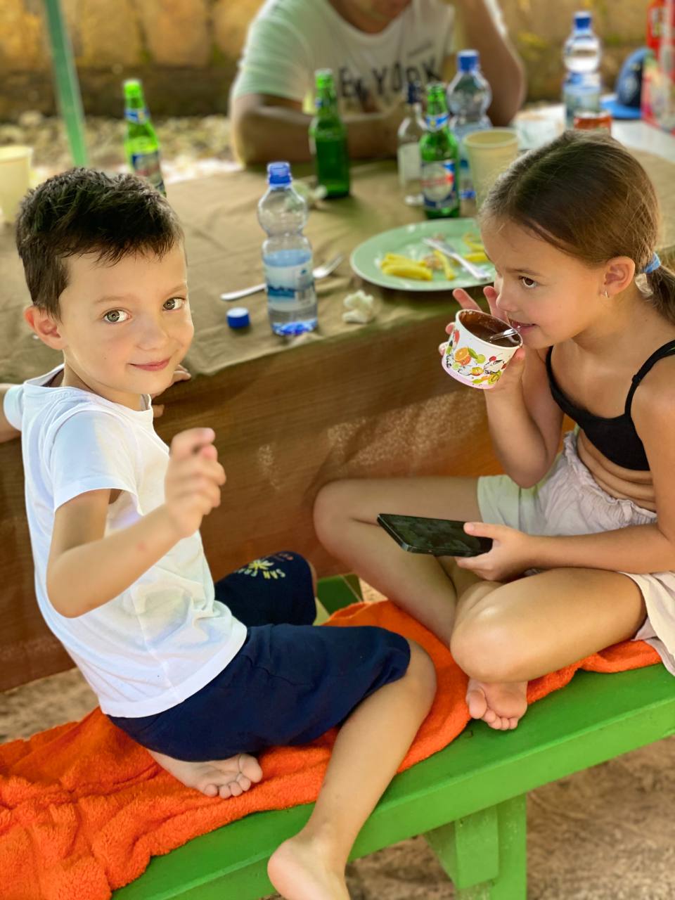 Быть мамой - важно и круто: популярная ведущая раскрыла главные правила воспитания детей