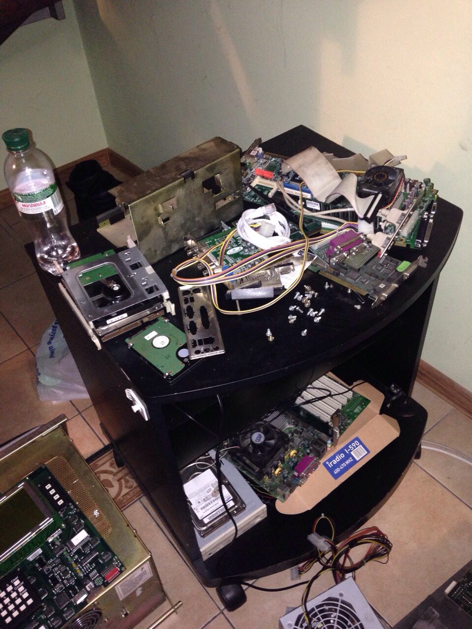 Киберполиция задержала на горячем банкоматных мошенников в Киеве