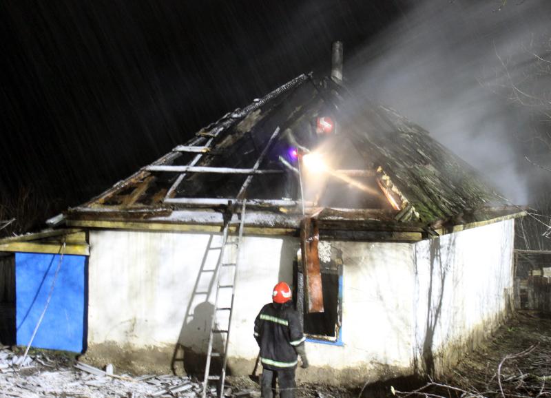 В Черкасской области в результате пожара в доме погибли четверо детей