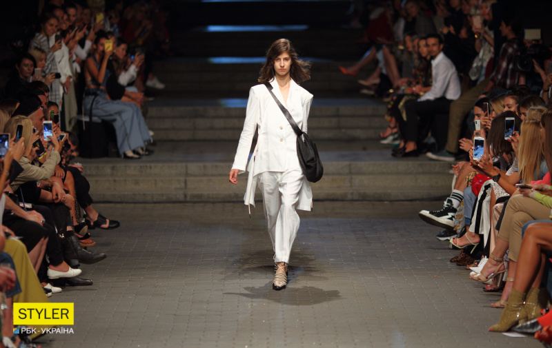 Огни большого города: в Киеве стартовала Ukrainian Fashion Week SS19