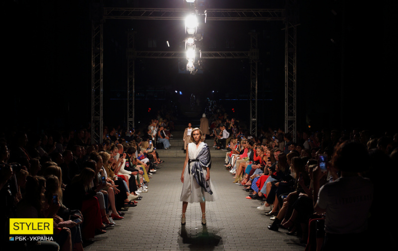 Огни большого города: в Киеве стартовала Ukrainian Fashion Week SS19