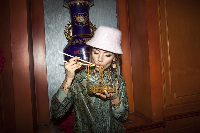 Любите в первую очередь себя: MamaRika выпустила песню-предостережение для всех девушек