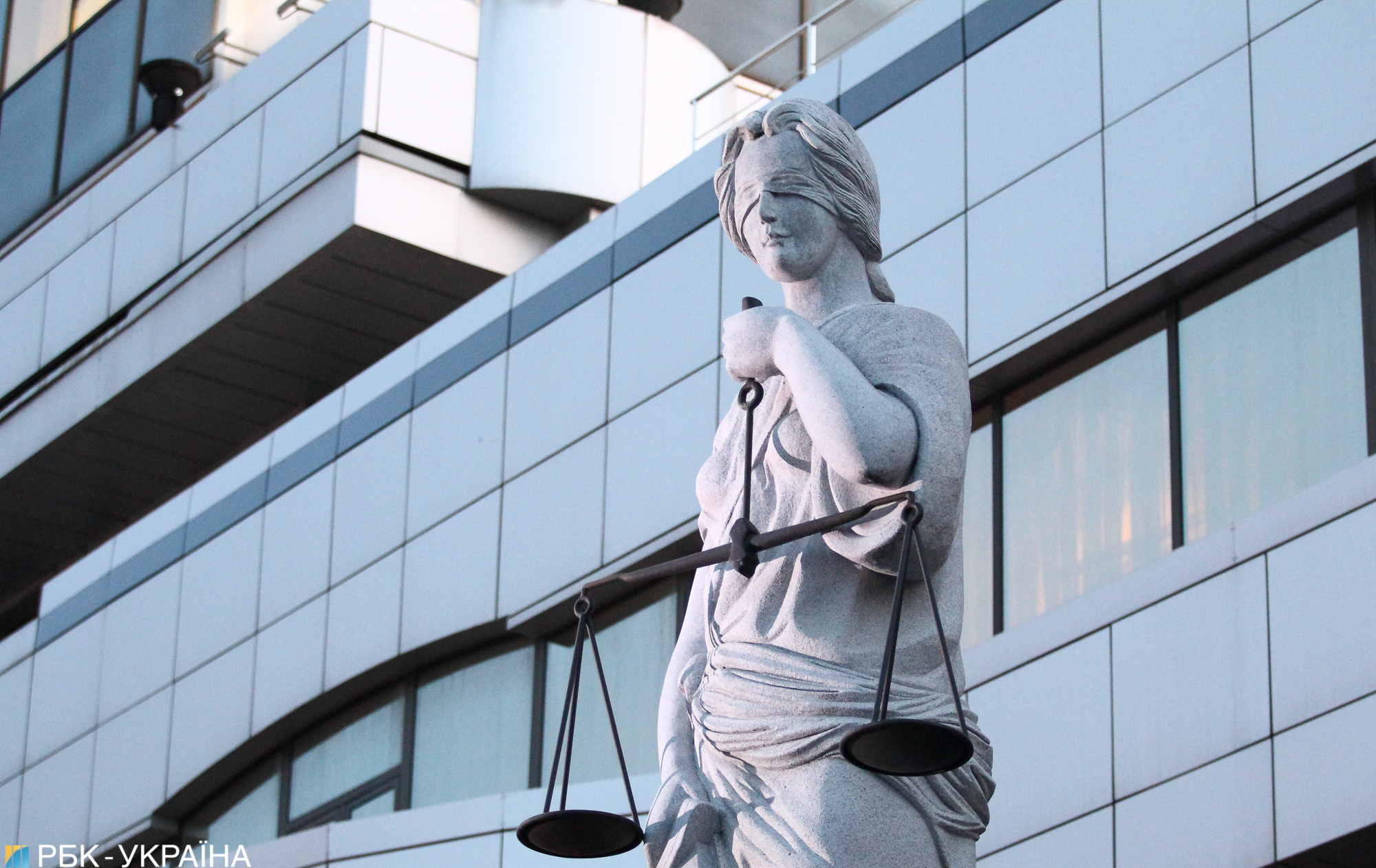 Правосудие в сети. Как и зачем команда Зеленского создает "суд в смартфоне"