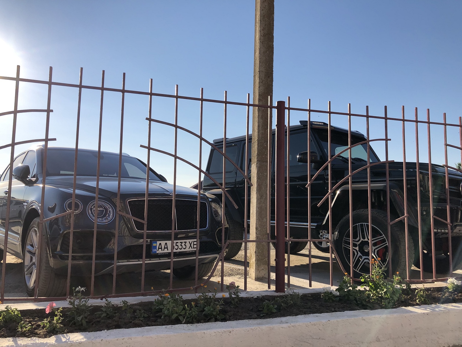 На курорте под Одессой заметили парковку элитных авто: Монако отдыхает