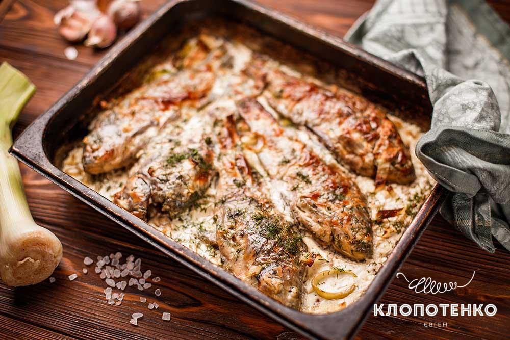 Євген Клопотенко показав рецепт ідеальних смажених карасів по-українськи