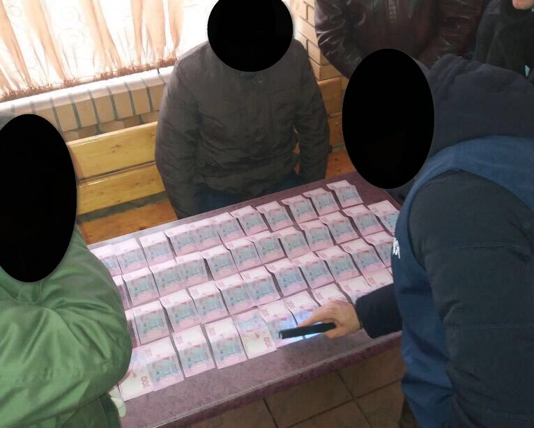 В Хмельницкой области разоблачили на взятке чиновника Госгеокадастра