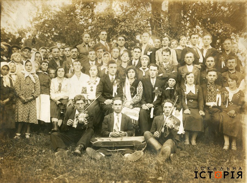 Подивіться унікальні фото весіль із сімейних альбомів українців: яскраво і колоритно