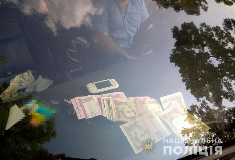 Співробітники Львівської митниці організували схему незаконного ввезення машин на "єврономерах"