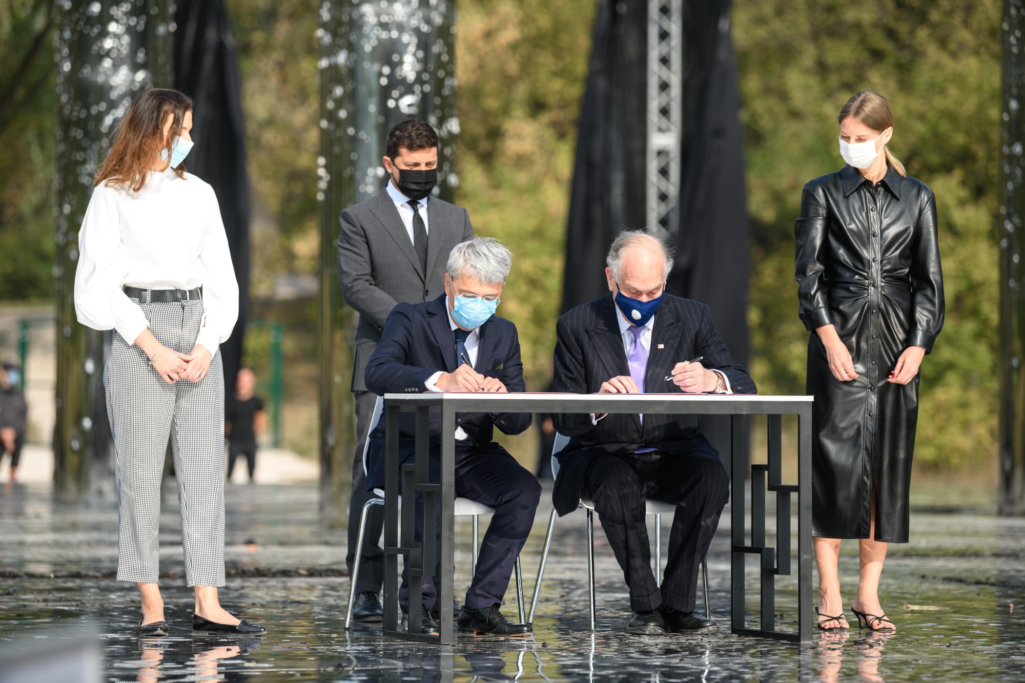 Правительство  и Мемориальный центр Холокоста "Бабий Яр" подписали меморандум о сотрудничестве