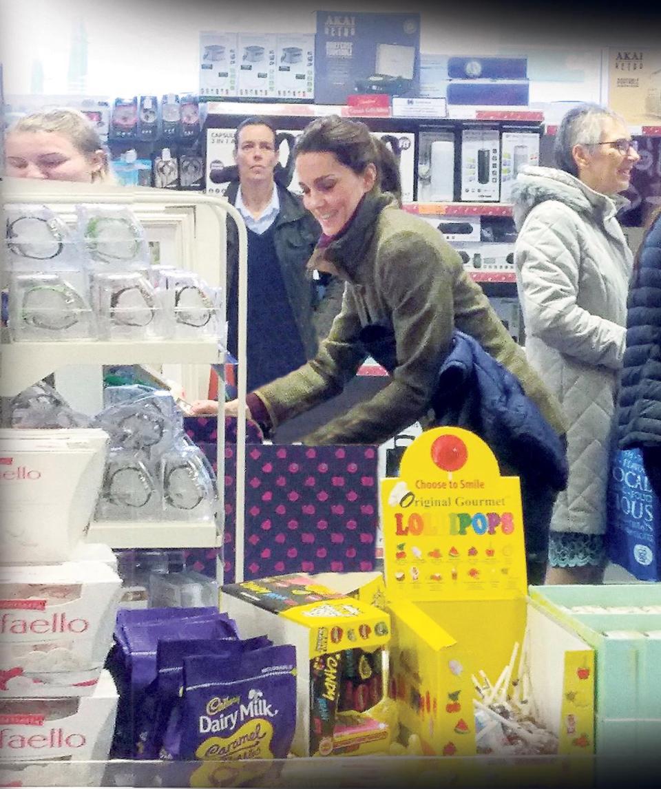 Кейт Міддлтон сходила з дітьми за подарунками в дисконтний магазин (фото)