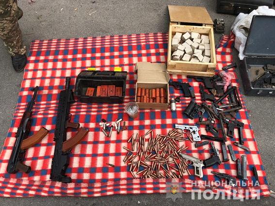 В Нікополі затримали членів банди "Біле братство" та оголосили підозру працівникам поліції