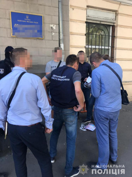 В Одессе задержали чиновников за организацию системы "откатов"