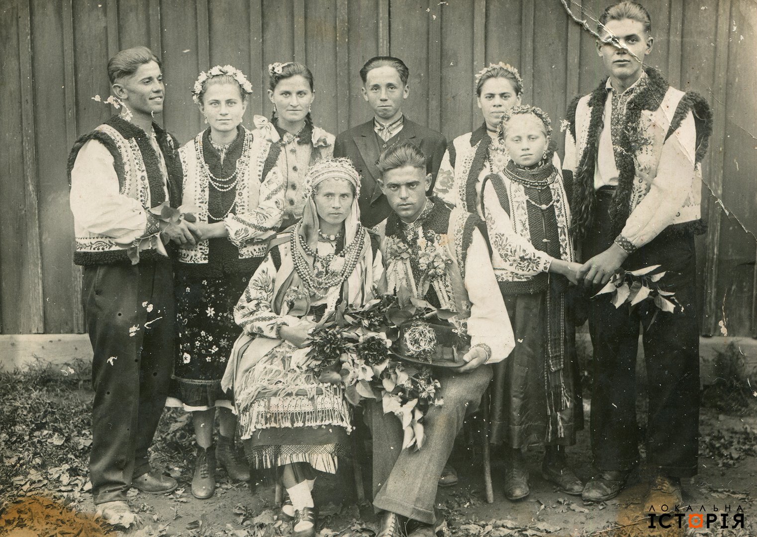 Подивіться унікальні фото весіль із сімейних альбомів українців: яскраво і колоритно