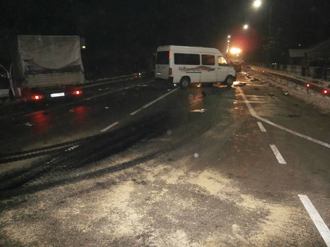 У Львівській області зіткнулися два мікроавтобуси, є постраждалі
