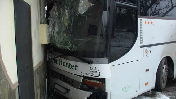 У Донецькій області зіткнулися два автобуси, є постраждалі