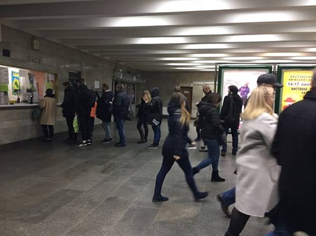 В центре Киева эвакуированы 400 человек после серии сообщений о "минировании", - полиция