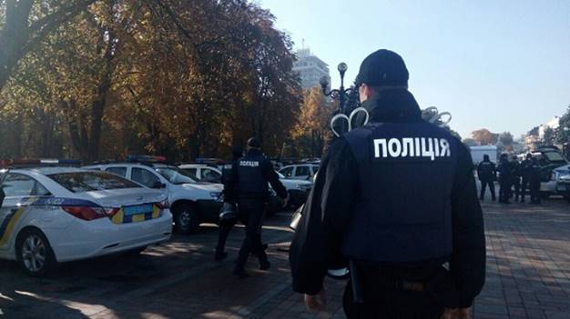 Движение транспорта в центре Киева частично восстановлено, - Крищенко