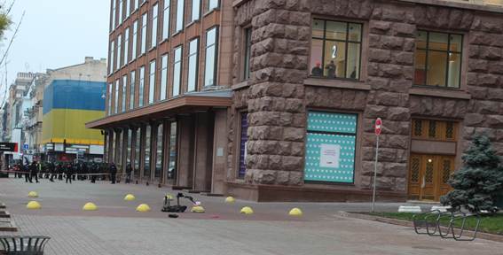 Полиция с помощью робота обезвредила неизвестный предмет в центре Киева