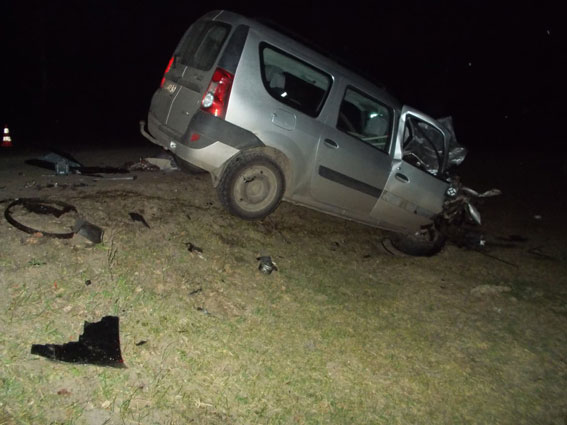 В Ровенской области автомобиль столкнулся с маршруткой, есть пострадавшие