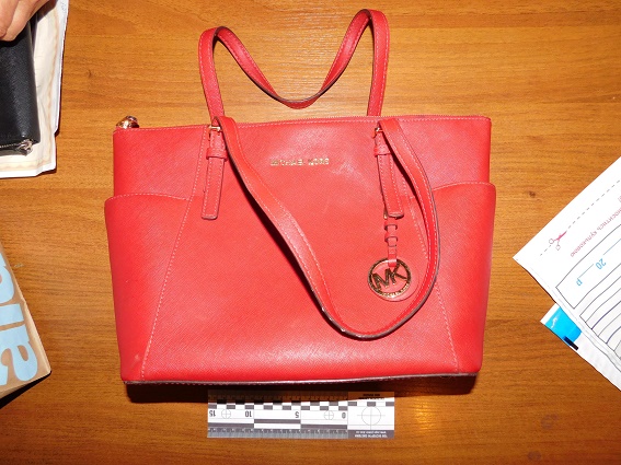 В Киеве злоумышленники украли 280 тыс. грн из салона иномарки